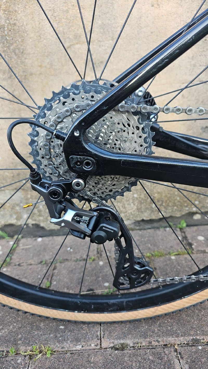 Used Giant Revolt Shimano GRX 2023 Road & Gravel, Black — image 6 of 13
