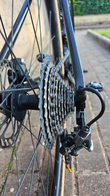 Used Giant Revolt Shimano GRX 2023 Road & Gravel, Black — image 9 of 13