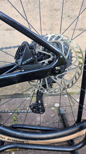 Used Giant Revolt Shimano GRX 2023 Road & Gravel, Black — image 5 of 13