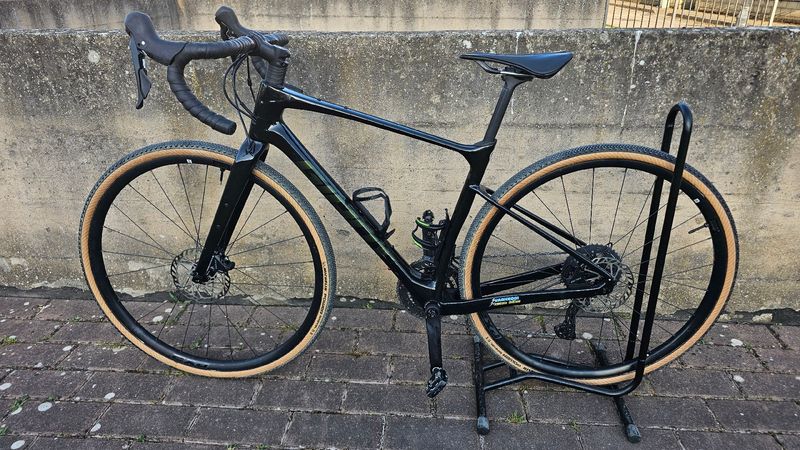 Used Giant Revolt Shimano GRX 2023 Road & Gravel, Black — image 3 of 13