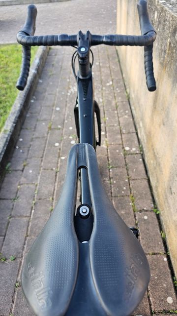 Used Giant Revolt Shimano GRX 2023 Road & Gravel, Black — image 7 of 13