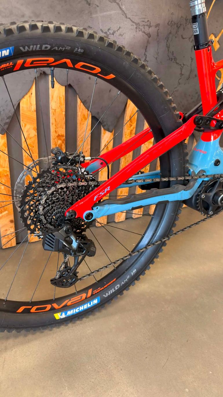Used Specialized Turbo Levo Expert 2022 Mountainbike — image 2 of 3