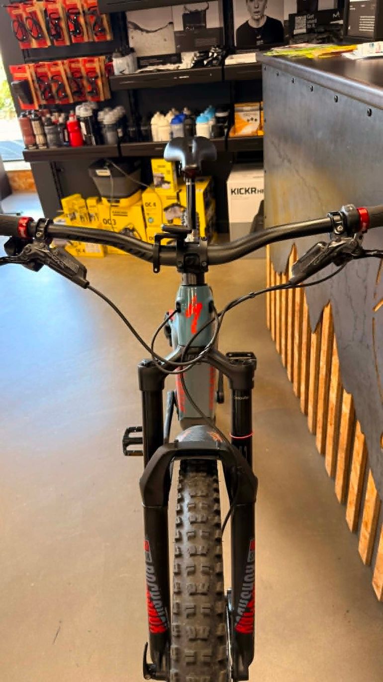 Used Specialized Turbo Levo Expert 2022 Mountainbike — image 3 of 3