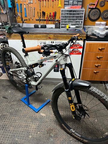 Commencal META TR V4 OHLINS EDITION 2022 2022 Mountainbike usato, Grigio chiaro — immagine 4 di 6