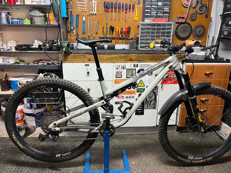 Used Commencal META TR V4 OHLINS EDITION 2022 2022 Mountainbike, Light Gray, 29 — image 6 of 6