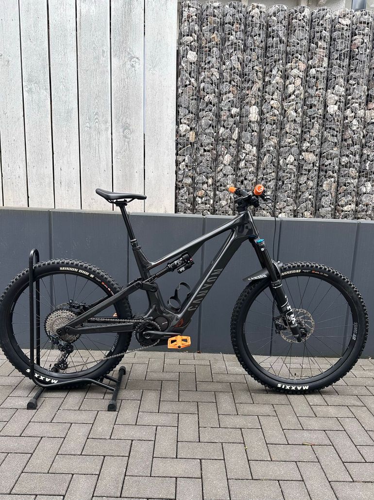 Used Canyon Spectral:ON CF 8 2024 2024 Mountainbike, Black, 29, 27.5 — image 2 of 15