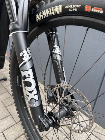 Used Canyon Spectral:ON CF 8 2024 2024 Mountainbike, Black, 29, 27.5 — image 5 of 15
