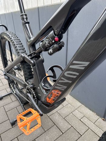 Used Canyon Spectral:ON CF 8 2024 2024 Mountainbike, Black, 29, 27.5 — image 3 of 15