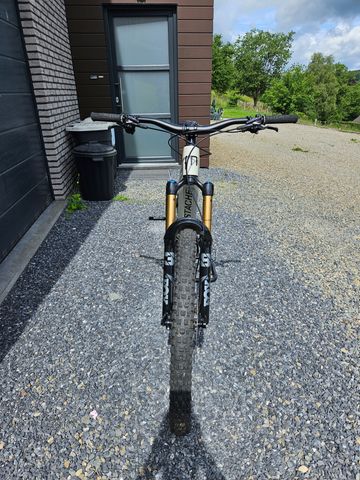 Used Moustache Game 160.9 2025 2025 Mountainbike, Light Gray, 29 — image 9 of 14