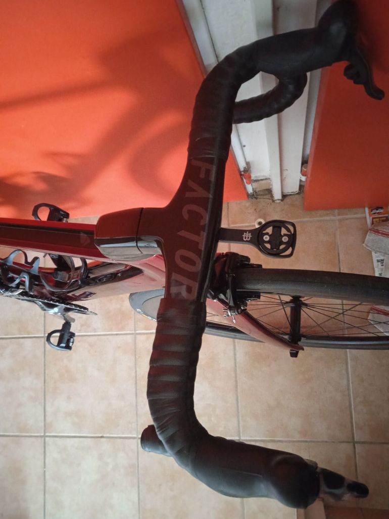 Used Factor ONE SRAM Red eTAP AXS, Factor ONE SRAM Red eTAP AXS 2022 2022 Road & Gravel, Rot — image 2 of 3