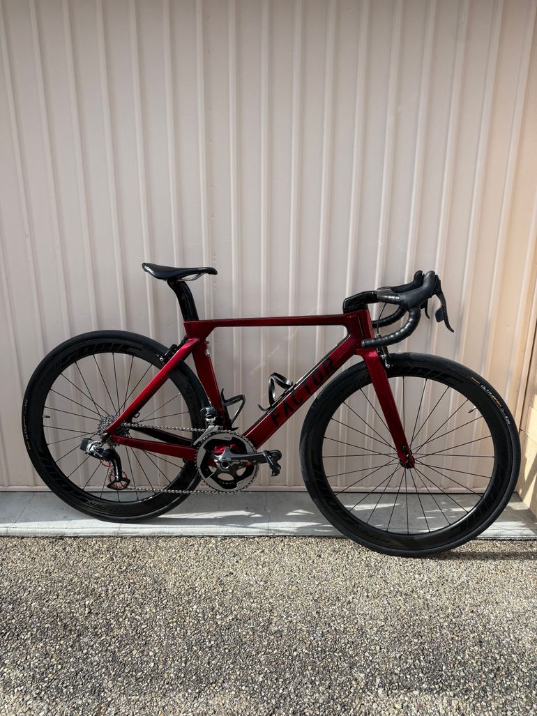 Used Factor ONE SRAM Red eTAP AXS, Factor ONE SRAM Red eTAP AXS 2022 2022 Road & Gravel, Rot — image 1 of 3