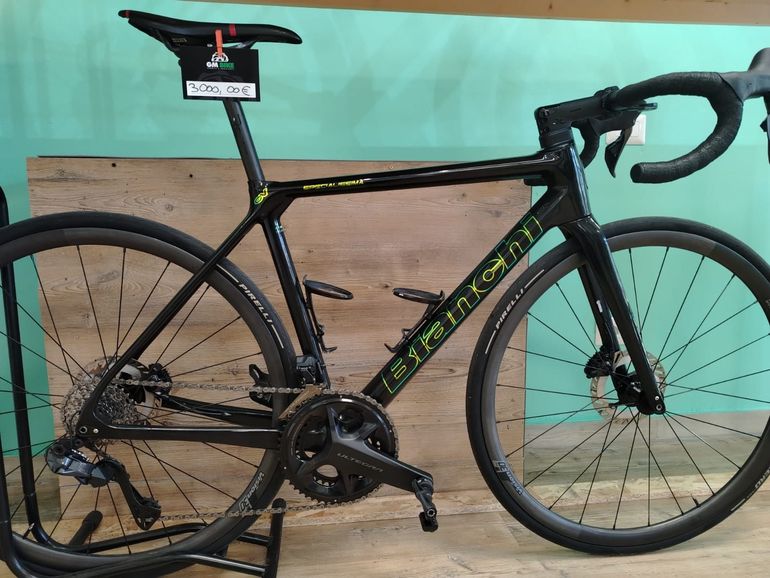 Used Bianchi Specialissima - Ultegra Di2 2022 2022 Road & Gravel — image 2 of 4