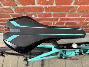 Used Bianchi Infinito Shimano 105 2023 Road & Gravel, Green — image 9 of 14