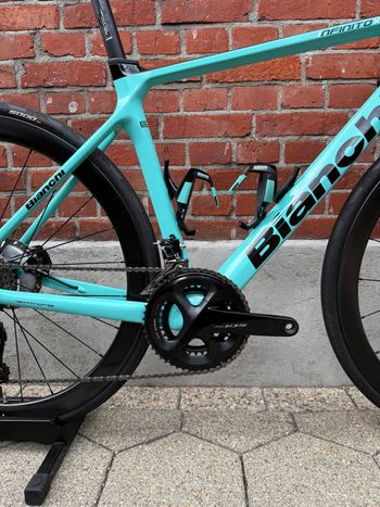 Used Bianchi Infinito Shimano 105 2023 Road & Gravel, Green — image 3 of 14
