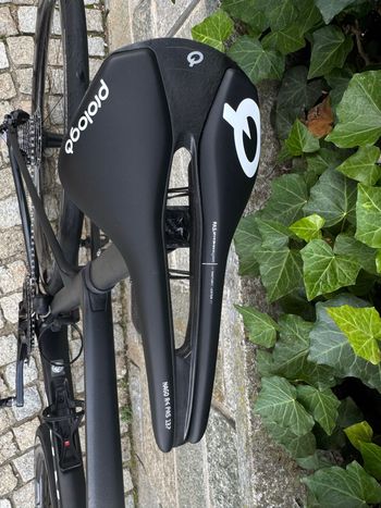 Used Colnago V4Rs Disc Dura-Ace Di2 9200 w/ENVE SES 3.4 Wheels 2024 2024 Road & Gravel, Black — image 7 of 8