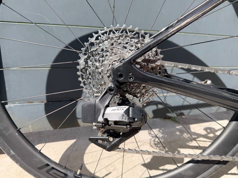 Used Specialized Roubaix SL8 Sport Apex 2024 2024 Road & Gravel — image 12 of 19
