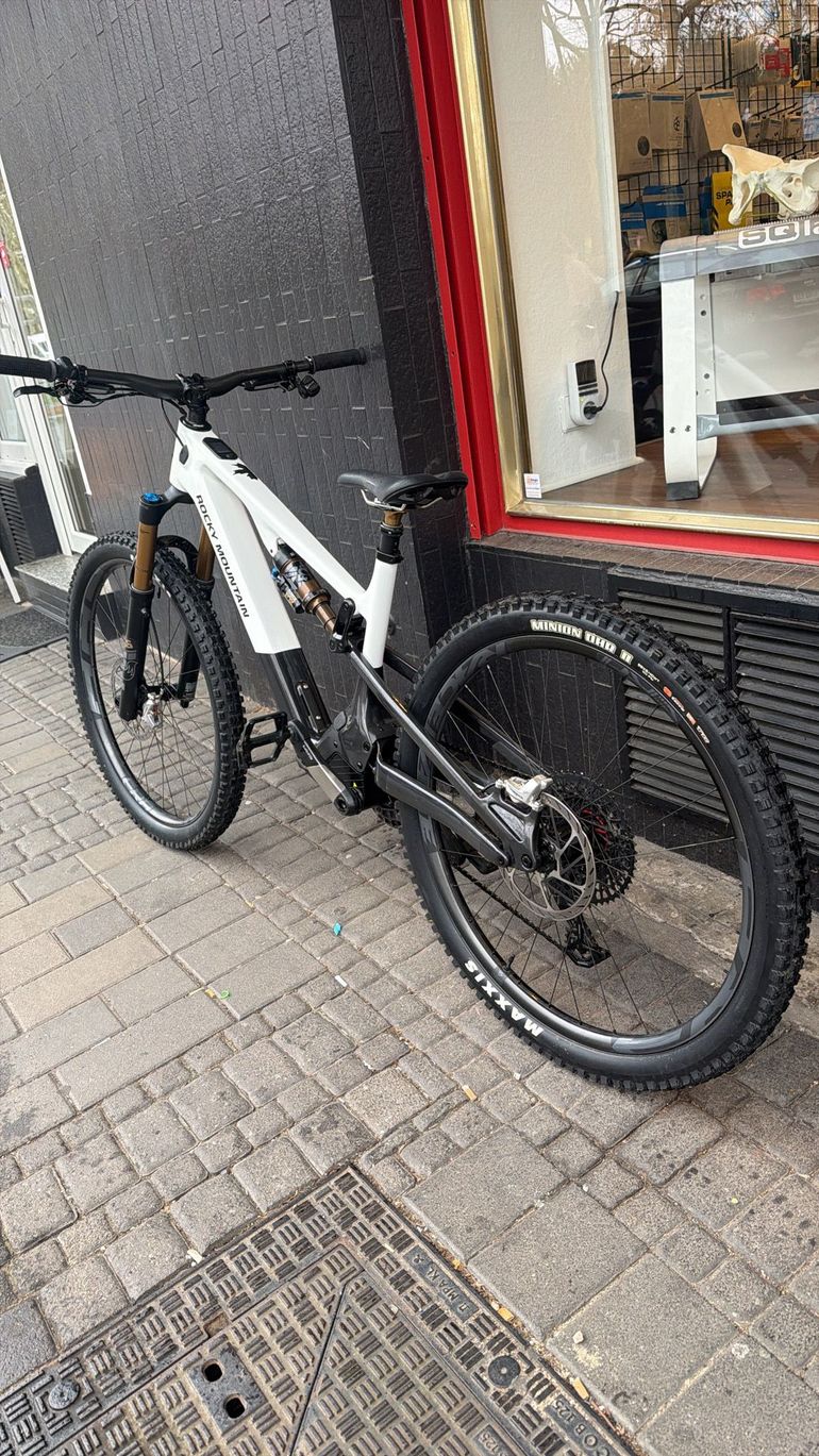 Used Rocky Mountain Instinct Powerplay SL Carbon 90 2025 2025 Mountainbike — image 2 of 10