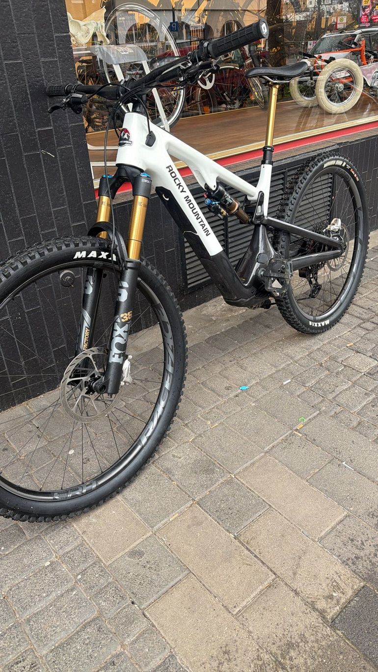 Used Rocky Mountain Instinct Powerplay SL Carbon 90 2025 2025 Mountainbike — image 1 of 10