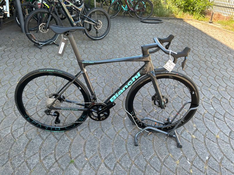 Bianchi Specialissima Shimano Dura Ace Di2 2026 Road & Gravel d'occasion