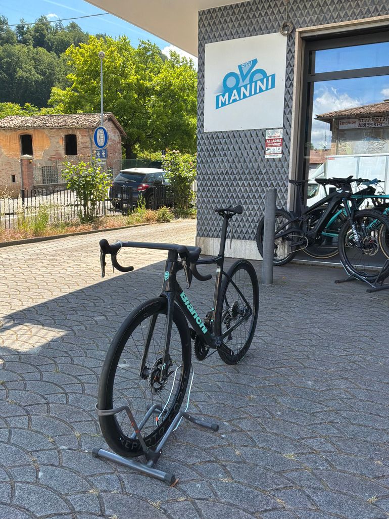 Used Bianchi Specialissima Shimano Dura Ace Di2 2026 Road & Gravel, Black — image 6 of 8