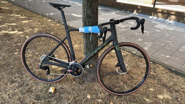 Used Scott Addict RC 30 2025 2025 Road & Gravel, Green — image 2 of 3