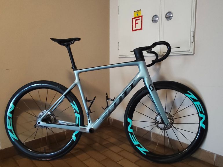 Used Scott Addict 10 2024 Frameset 2024 Road & Gravel — image 1 of 8