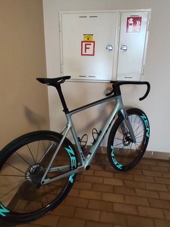Used Scott Addict 10 2024 Frameset 2024 Road & Gravel — image 8 of 8