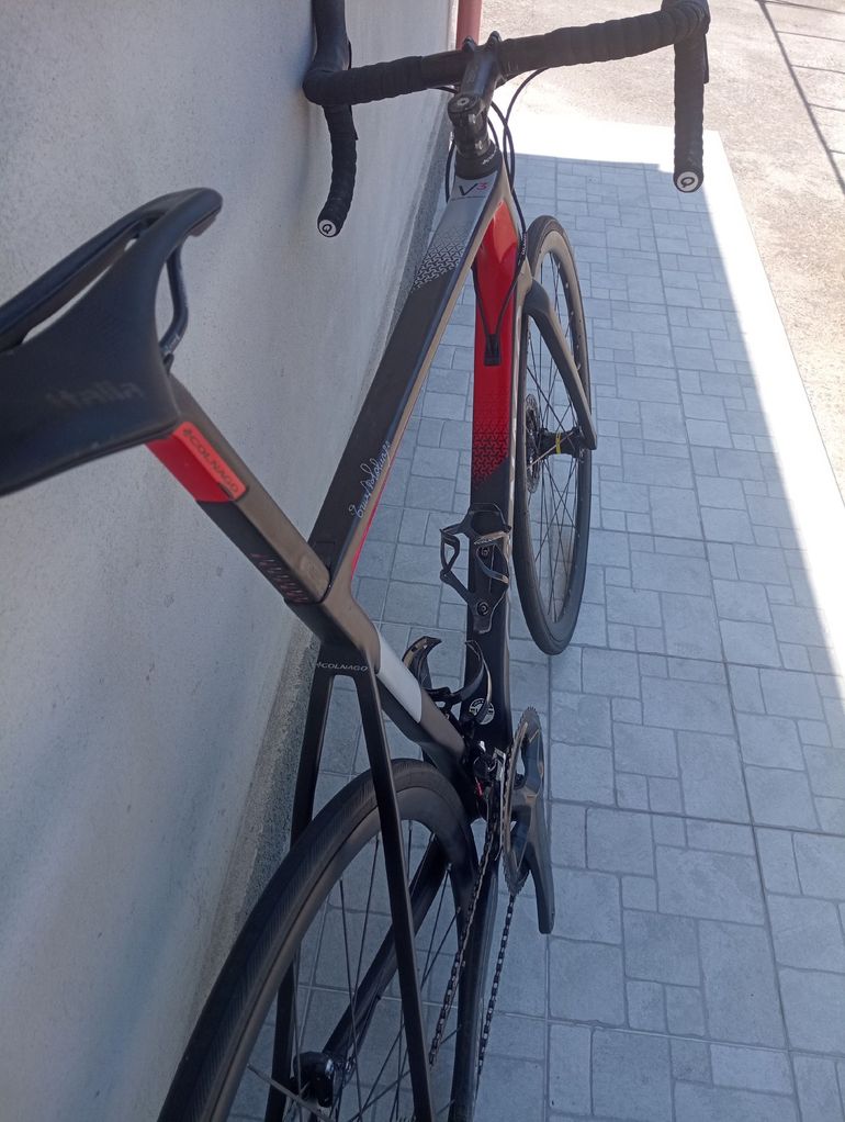 Used Colnago V3 Disc 105 Bike 2022 2022 Road & Gravel — image 4 of 17
