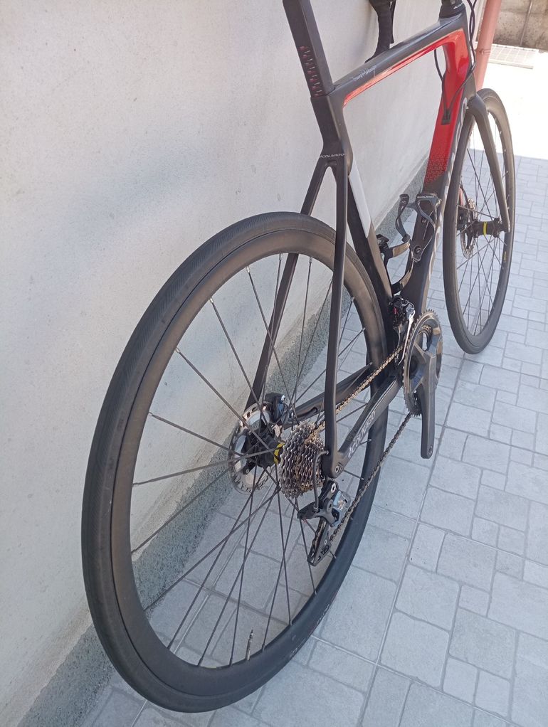 Used Colnago V3 Disc 105 Bike 2022 2022 Road & Gravel — image 3 of 17