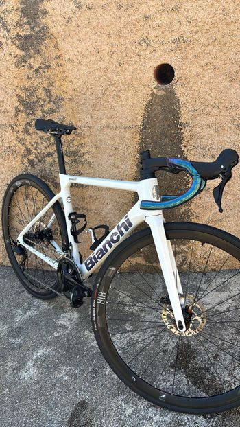 Used Bianchi Sprint 105 2025 2025 Road & Gravel, White — image 9 of 13