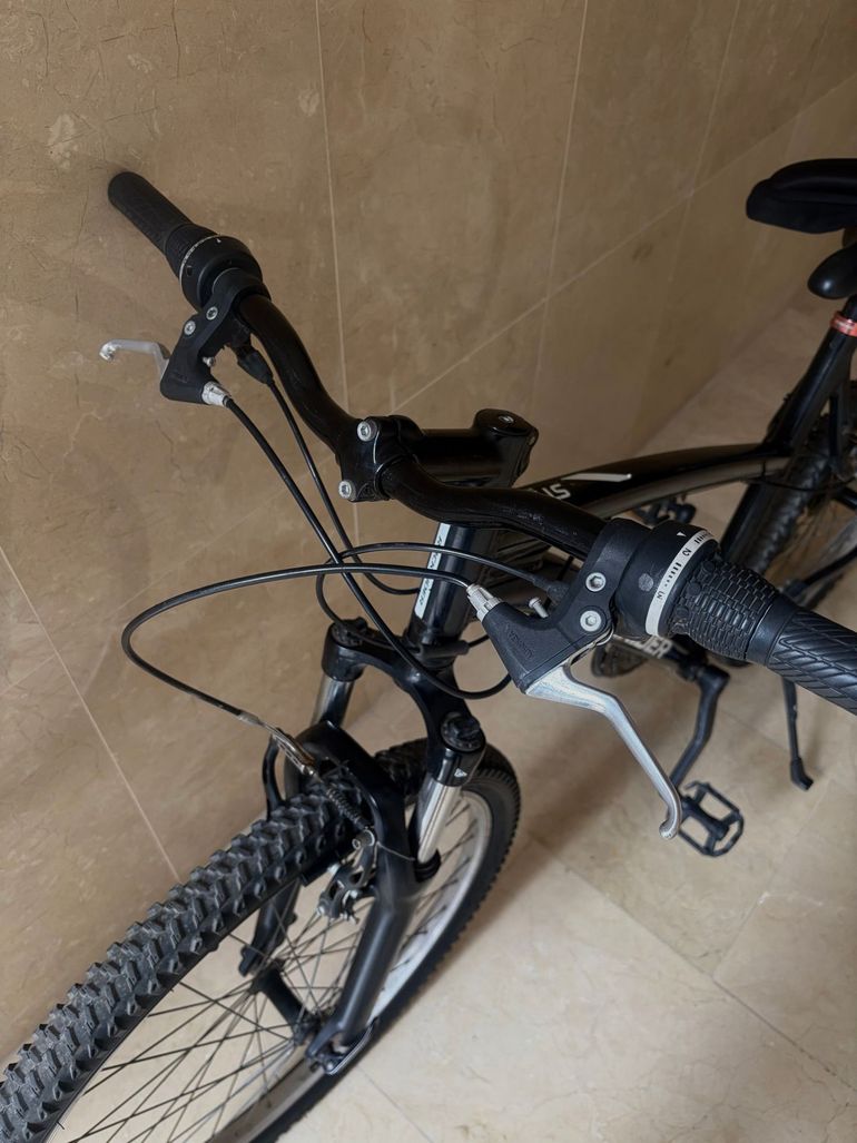 Used DECATHLON DECATHLON Custom Shimano Deore XT Di2 2022 Mountainbike, Schwarz — image 2 of 4
