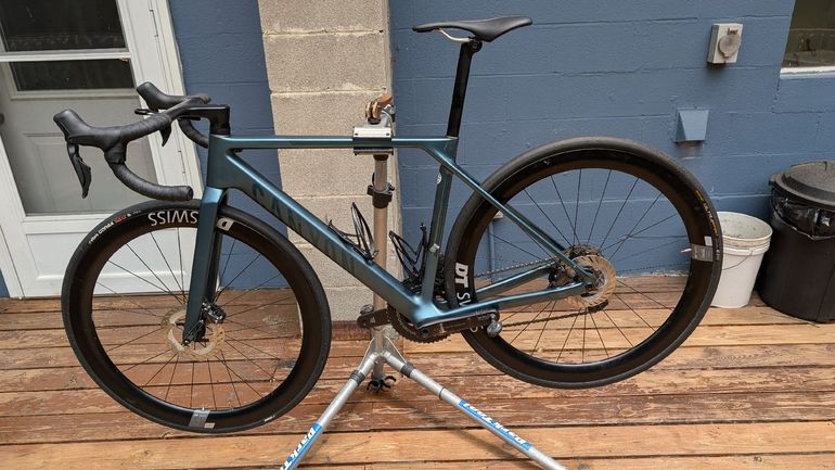 Used Canyon Ultimate CF SLX 8 Di2 2024 2024 Road & Gravel, Green — image 1 of 6