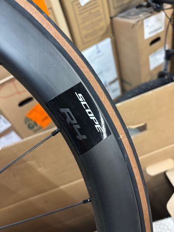 Used Canyon Aeroad CF SLX 7 Di2 2026 2026 Road & Gravel, White — image 3 of 9