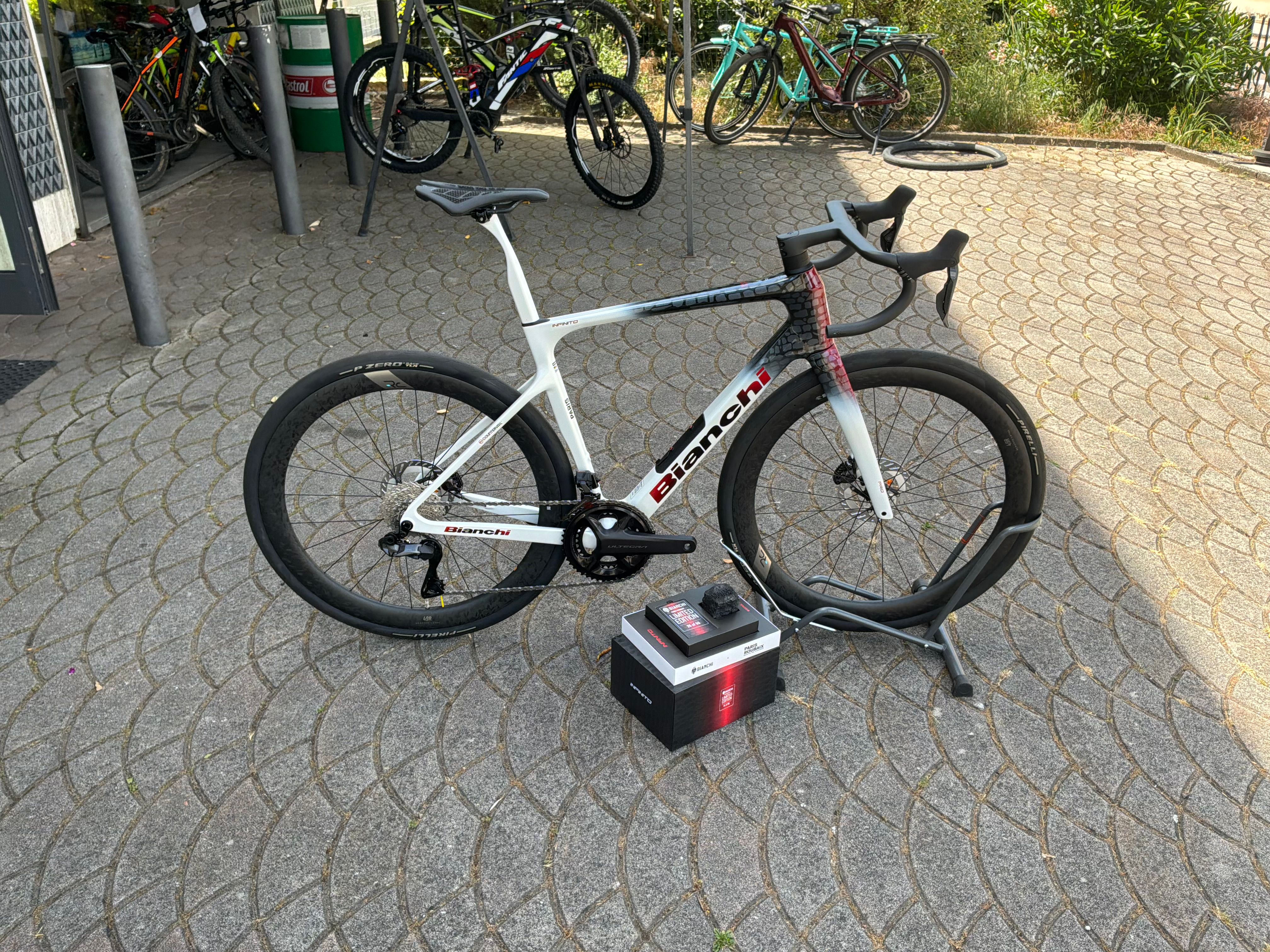 Bianchi Infinito Paris-Roubaix ULTEGRA DI2 2026 | buycycle