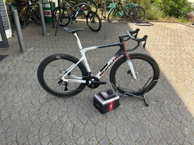 Used Bianchi Infinito Paris-Roubaix ULTEGRA DI2 2026 2026 Road & Gravel
