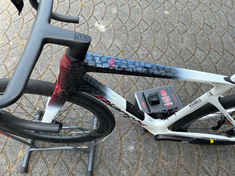 Used Bianchi Infinito Paris-Roubaix ULTEGRA DI2 2026 2026 Road & Gravel, White — image 6 of 6