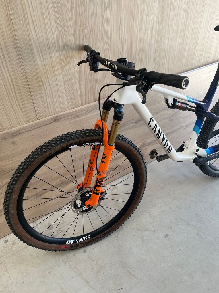 Used Canyon Lux World Cup CFR Team 2024 2024 Mountainbike, Weiß, 29 — image 17 of 21