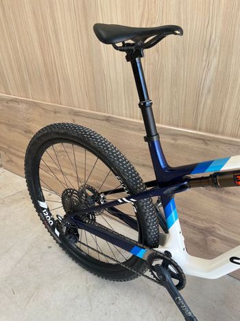 Used Canyon Lux World Cup CFR Team 2024 2024 Mountainbike, Weiß, 29 — image 6 of 21