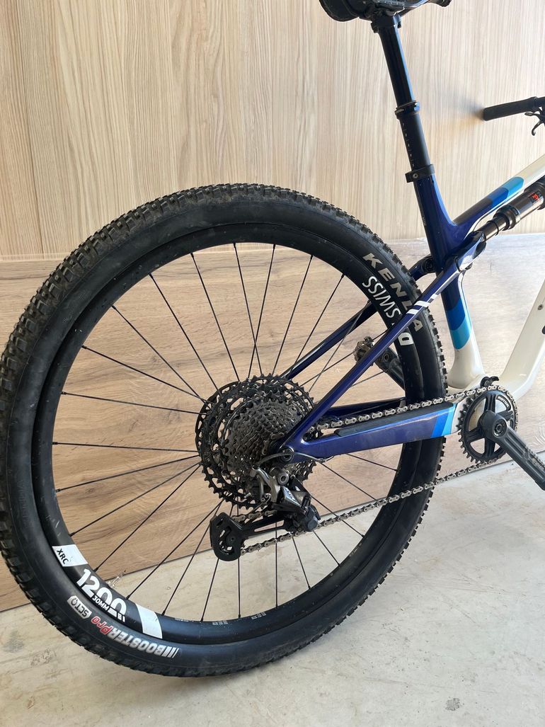 Used Canyon Lux World Cup CFR Team 2024 2024 Mountainbike, Weiß, 29 — image 7 of 21