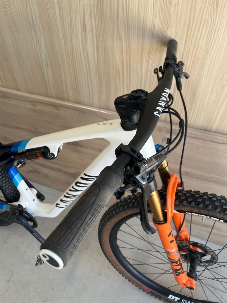 Used Canyon Lux World Cup CFR Team 2024 2024 Mountainbike, Weiß, 29 — image 4 of 21