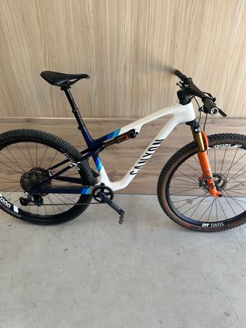 Used Canyon Lux World Cup CFR Team 2024 2024 Mountainbike, Weiß, 29 — image 8 of 21
