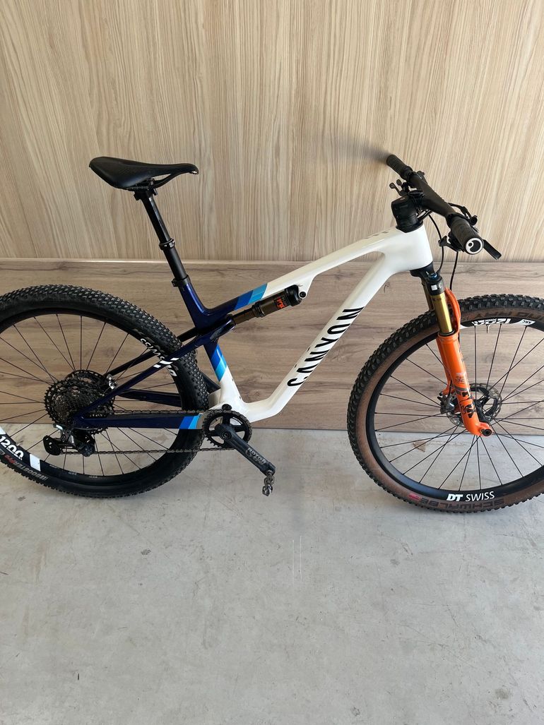 Used Canyon Lux World Cup CFR Team 2024 2024 Mountainbike, Weiß, 29 — image 8 of 21