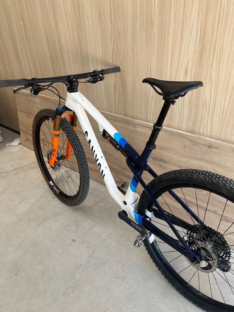 Used Canyon Lux World Cup CFR Team 2024 2024 Mountainbike, Weiß, 29 — image 19 of 21
