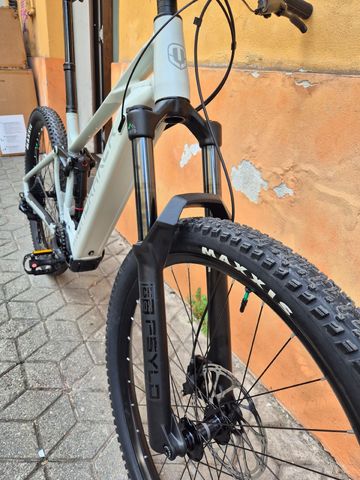 Tweedehands Mondraker CHASER 750 2025 2025 Mountainbike — afbeelding 4 van 11