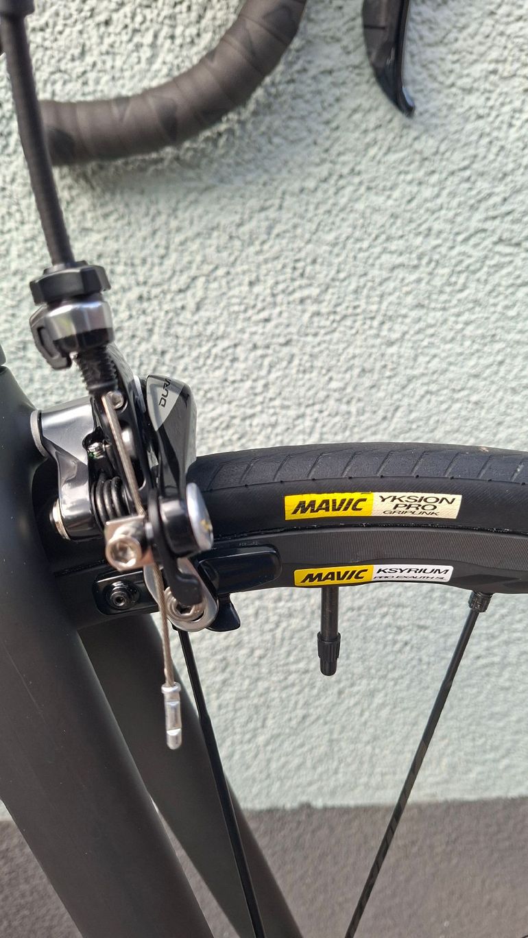 Used Canyon Ultimate CF SLX 9.0 2018 2018 Road & Gravel — image 9 of 21