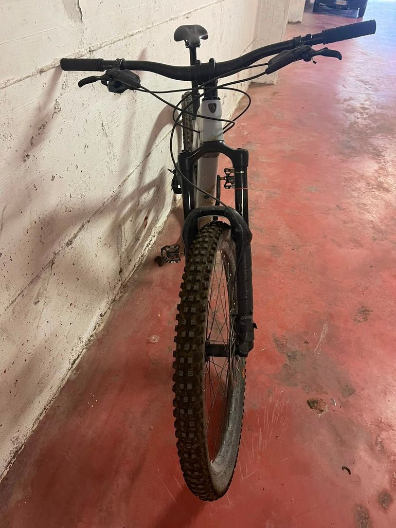 Used Trek Slash 9.7 2019 2019 Mountainbike — image 2 of 10