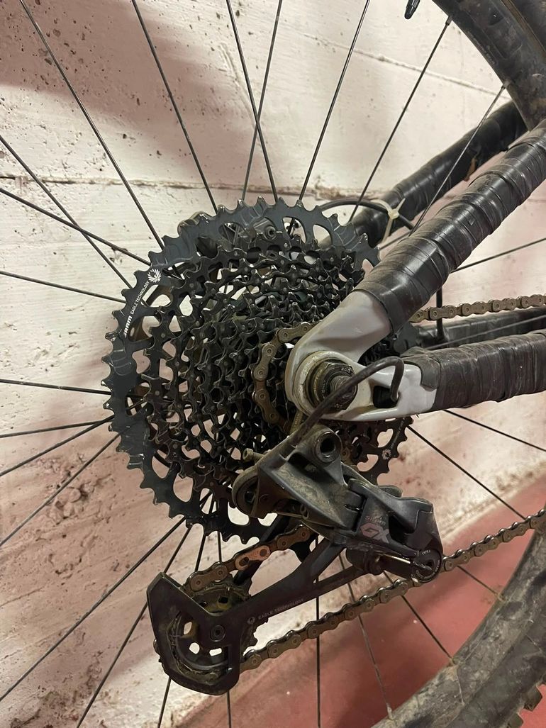 Used Trek Slash 9.7 2019 2019 Mountainbike — image 8 of 10