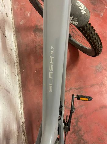 Used Trek Slash 9.7 2019 2019 Mountainbike — image 3 of 10