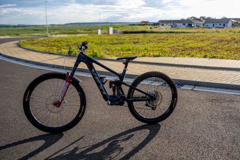 Used Yeti MTE Custom Build 2025 Mountainbike, Blue — image 9 of 16