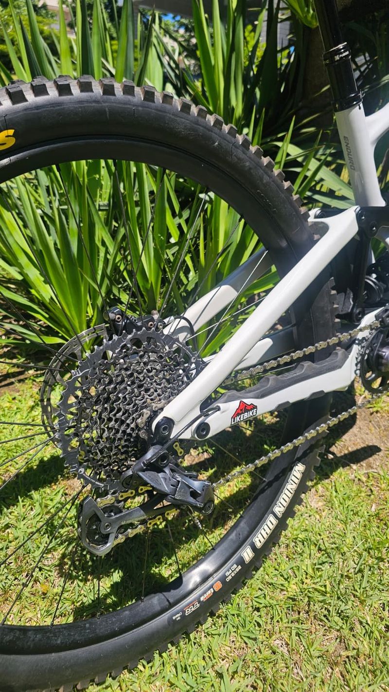Used Specialized Enduro Comp 2023 2023 Mountainbike, Light Gray, 29 — image 6 of 7